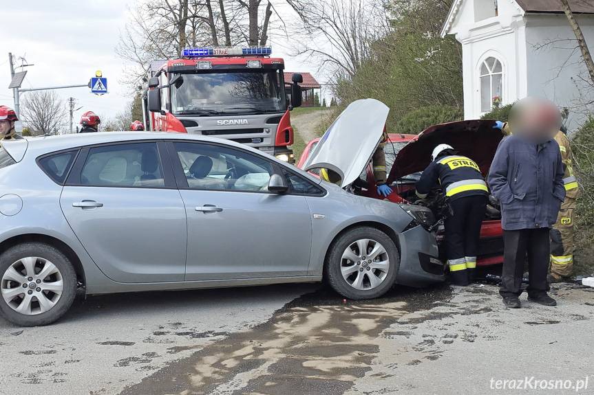 Głowienka. Służby interweniowały po zderzeniu dwóch samochodów