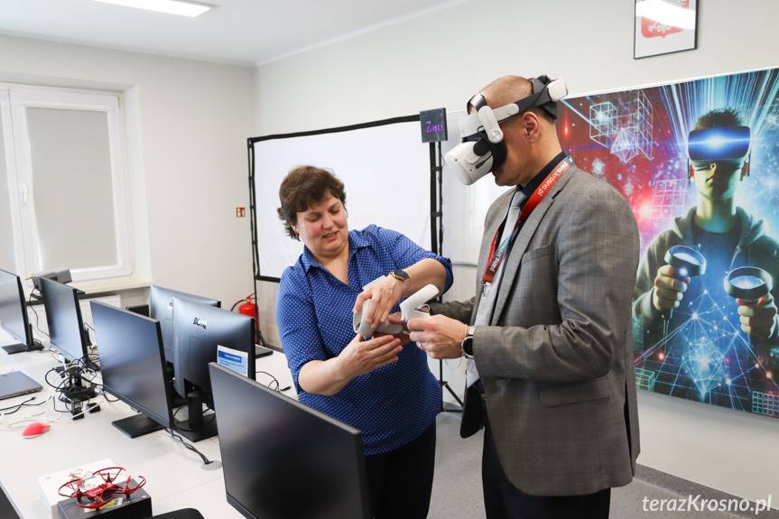 W Zespole Szkół Elektrycznych i Ogólnokształcących w Krośnie otwarto nowoczesne pracownie [ZDJĘCIA]