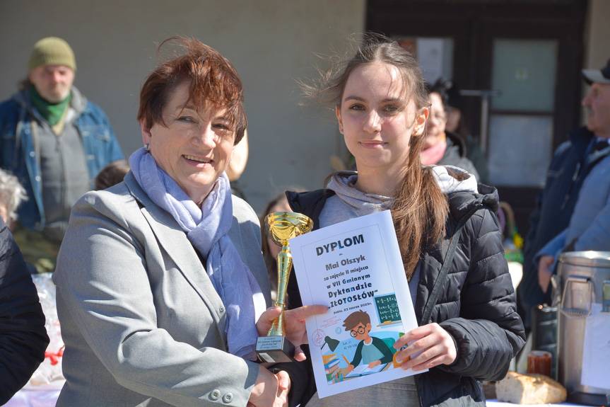 Ortografia na piątkę. Młodzież z gminy Dukla walczyła w "Złotosłowie"