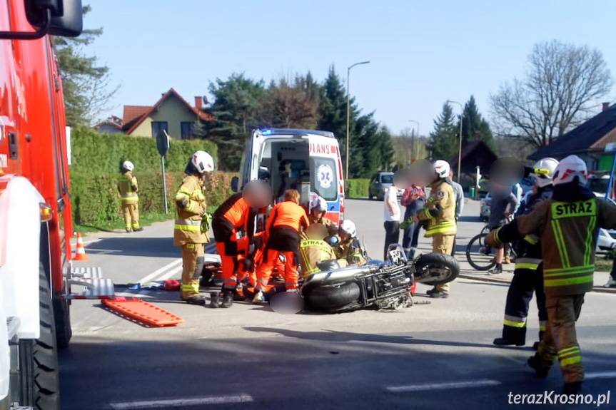 Pustyny. Zderzenie osobówki z motocyklistą