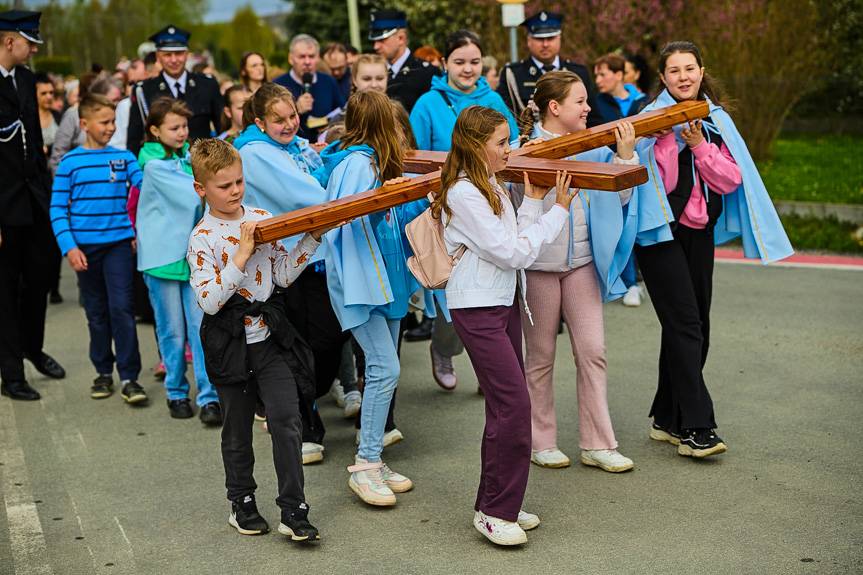 Droga Krzyżowa przeszła ulicami gminy Jedlicze. Wierni dali świadectwo wiary