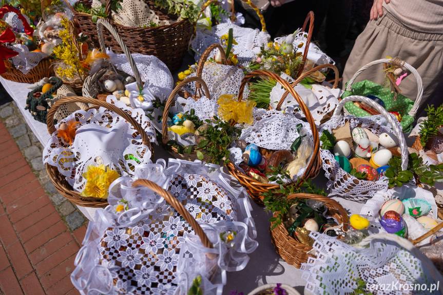 Tradycyjne święcenie pokarmów na rynku w Krośnie [ZDJĘCIA]