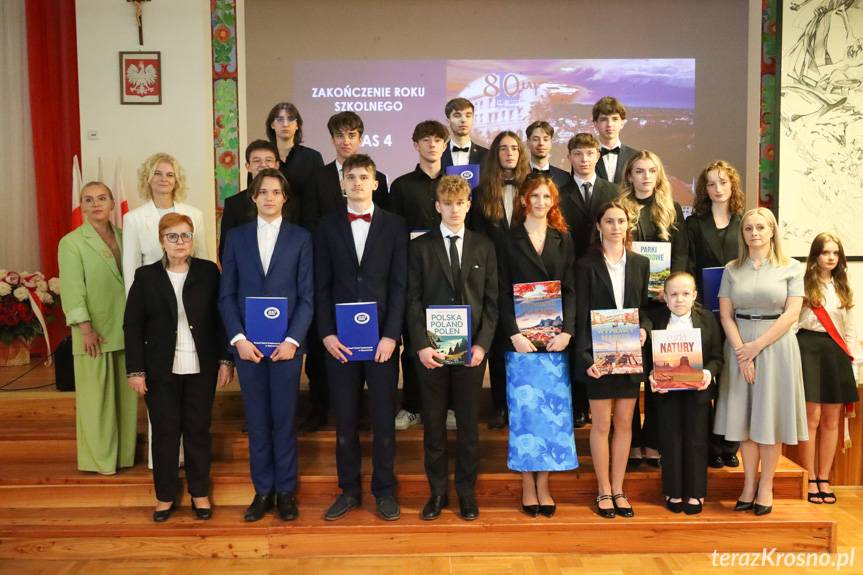 Uroczyste pożegnanie maturzystów Liceum Ogólnokształcącego w Rymanowie [ZDJĘCIA]