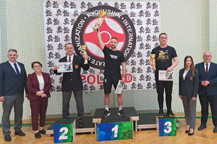 Drużynowy sukces krośnieńskich karateków na turnieju w Dukli