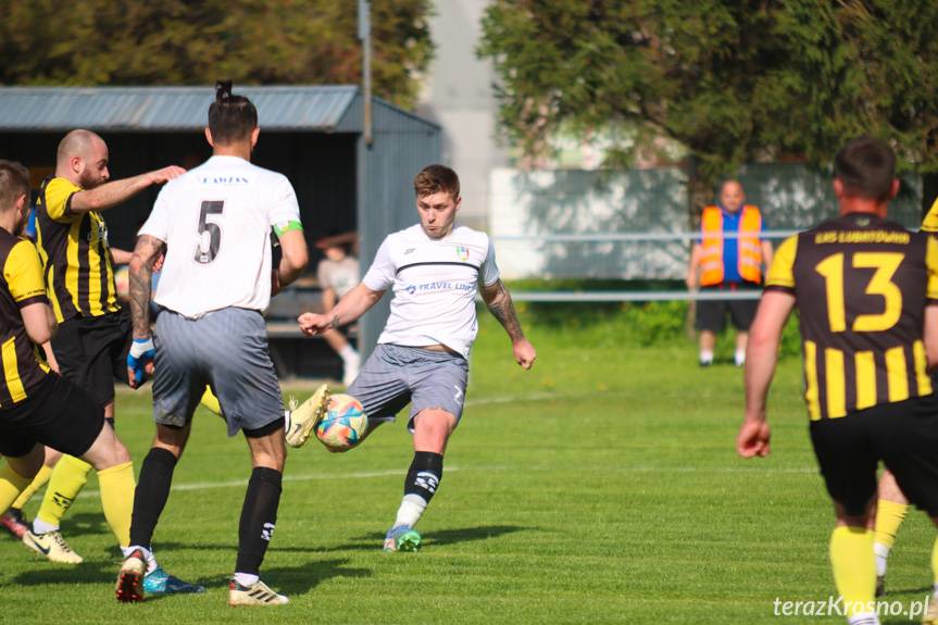 Iwonka Iwonicz górą w derbach gminy Iwonicz-Zdrój [ZDJĘCIA]