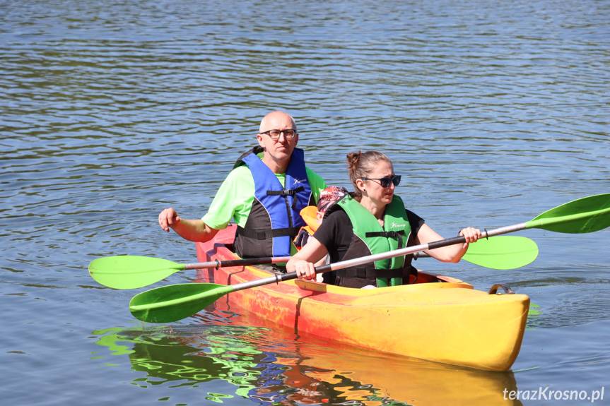 Kajakowe sprzątanie brzegów Zbiornika Wodnego "Besko" w Sieniawie [ZDJĘCIA]