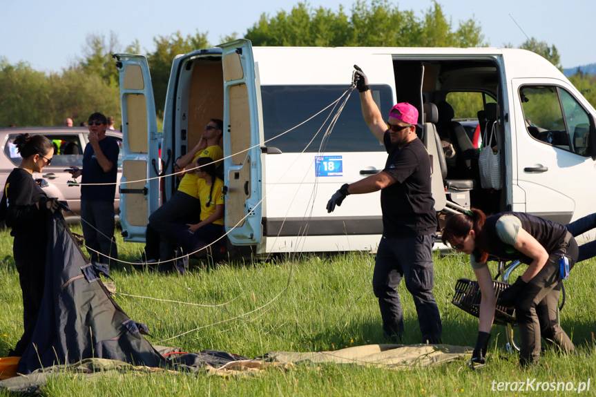 Górskie Zawody Balonowe w Krośnie. Popołudniowy start 2 maja [ZDJĘCIA]