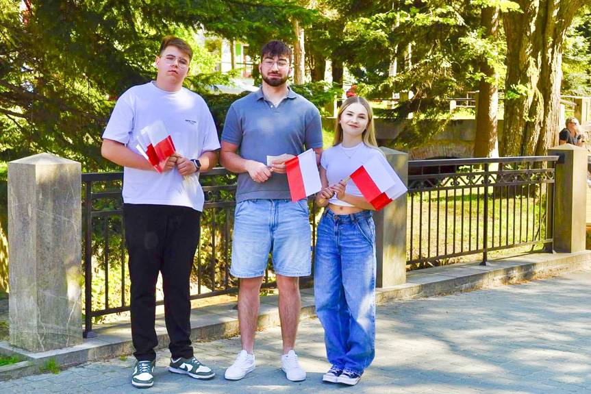 250 flag trafiło do mieszkańców i kuracjuszy