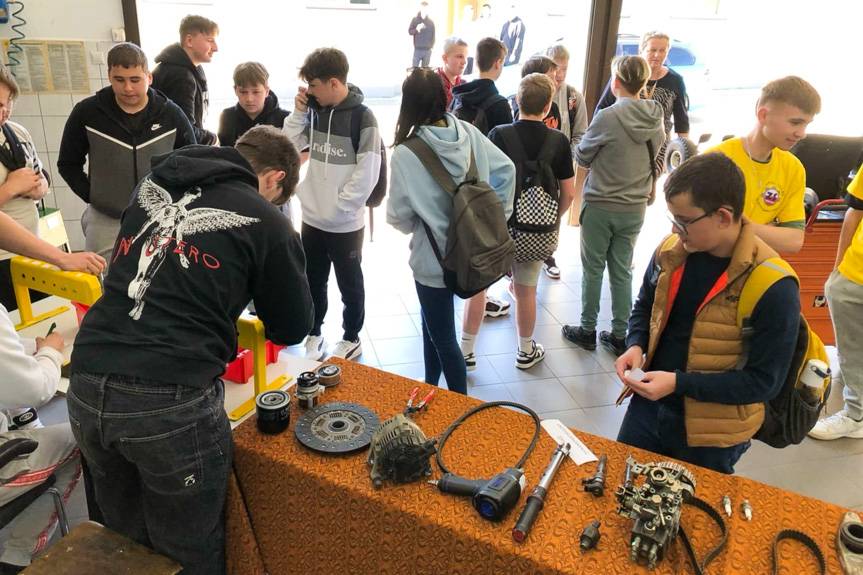 Zawody, symulatory i turnieje. Tak wyglądał Dzień Otwarty w ZS w Jedliczu