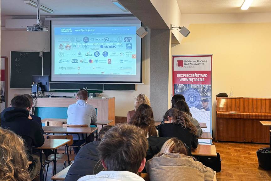 Profilaktyka w zwalczaniu terroryzmu. Spotkanie w PANS w Krośnie