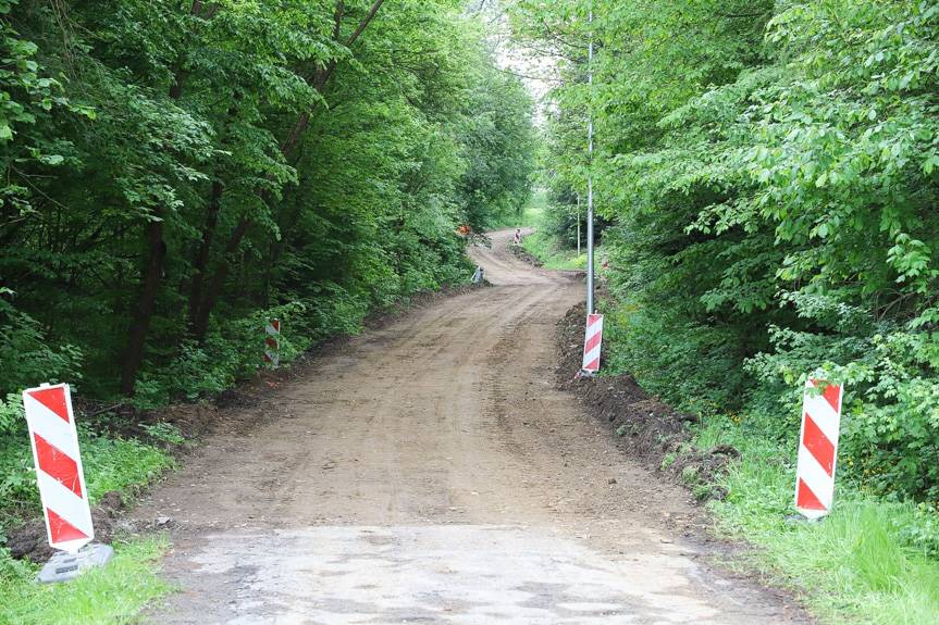 Nowa nawierzchnia i poszerzenia. Trwa przebudowa drogi