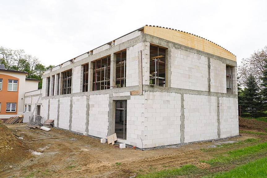 Budowa sali w Żarnowcu wchodzi w nowy etap