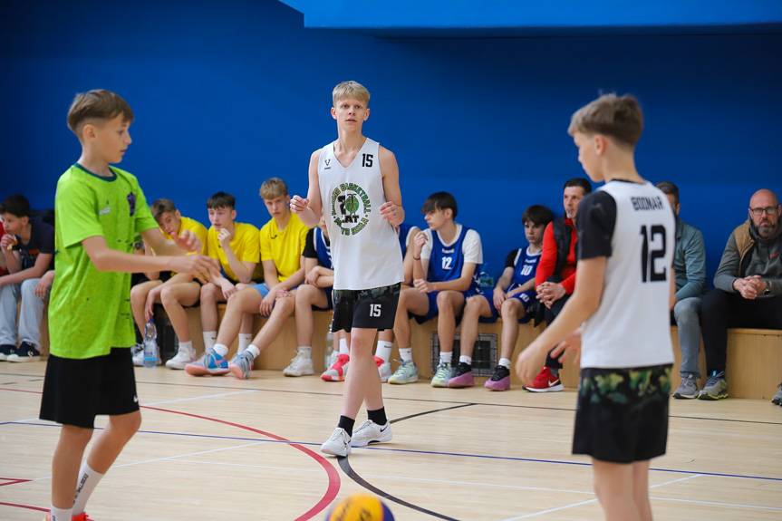 Młodzi koszykarze rywalizują w Jedliczu