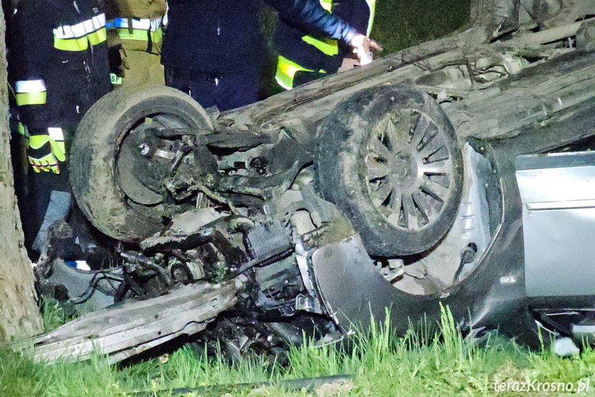 Wypadek na drodze wojewódzkiej 990 w Ustrobnej