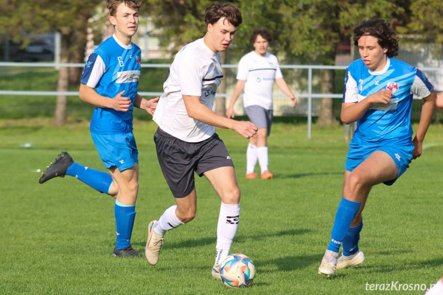 Cztery bramki juniorów Iwonki Iwonicz w meczu z Orłem Pustyny [ZDJĘCIA}