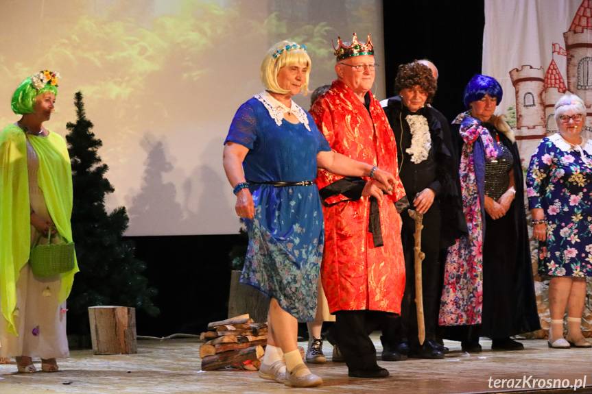 Niezwykła podróż przez krainę baśni. Seniorzy z Rymanowa dla najmłodszych [ZDJĘCIA]