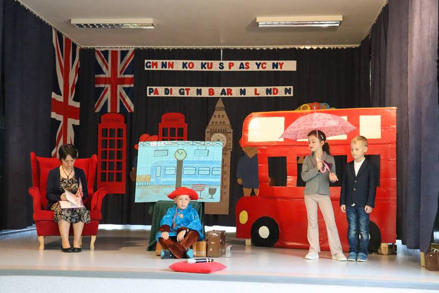 Kolorowy świat Paddingtona w rękach przedszkolaków