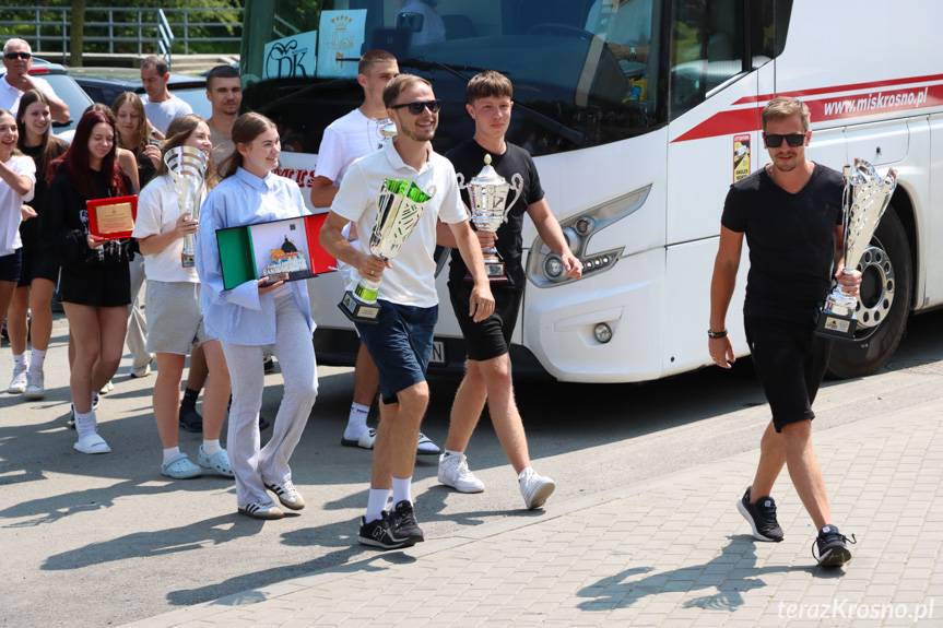 Królewskie powitanie mistrzyń i mistrzów z Rymanowa i Beska [ZDJĘCIA]