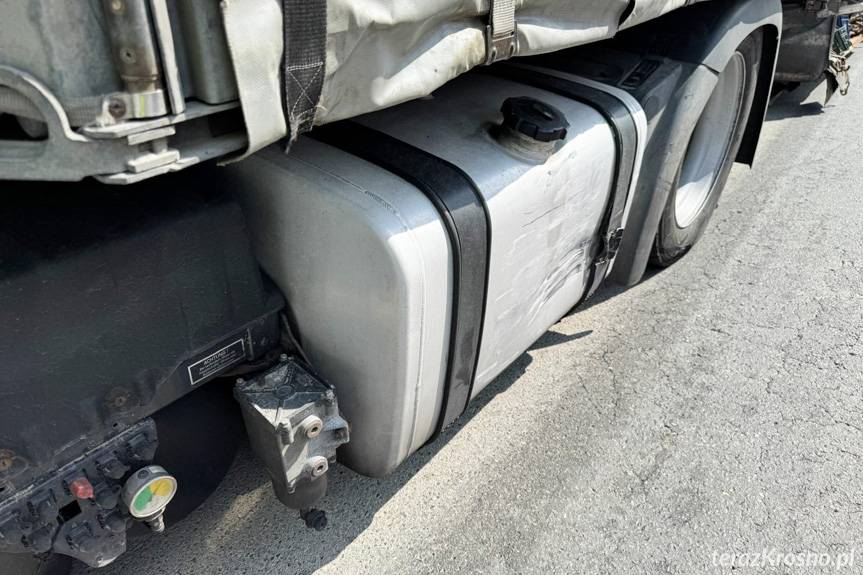 Zderzenie osobówki z ciężarówką w Miejscu Piastowym