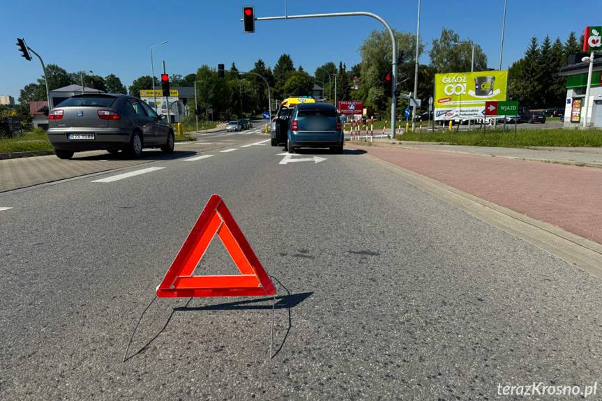 Zderzenie dwóch audi na Korczyńskiej