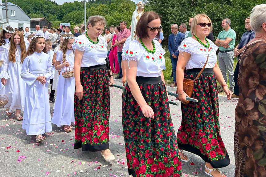Procesja Bożego Ciała w parafii Łączki Jagiellońskie