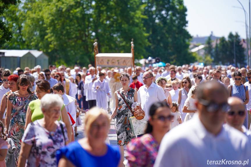 Procesja Bożego Ciała - Parafia Ducha Świętego w Krośnie [ZDJĘCIA]
