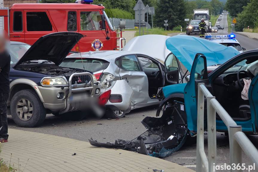Zderzenie trzech samochodów na DK28