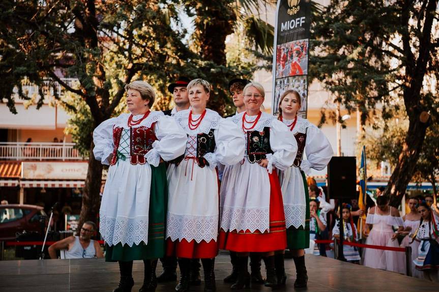 Taniec, śpiew i przyjaźń narodów. Zespół "Lubatowianie" w Grecji