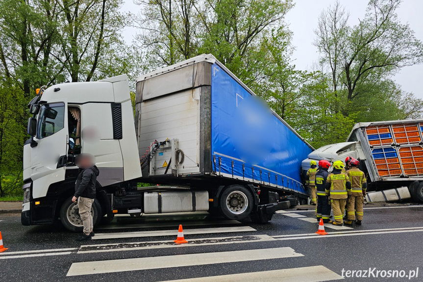 Zderzenie dwóch samochodów ciężarowych w Zboiskach