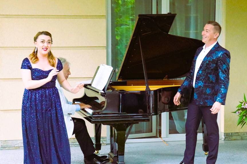 Fortepian, śpiew i dobro. Artyści zagrali dla Hani