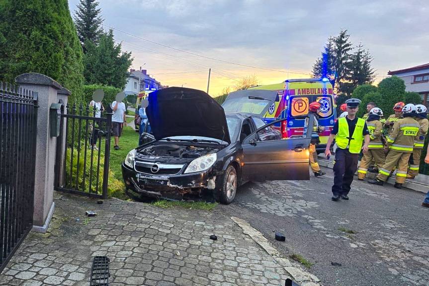 Uderzyła w przepust. Dwie osoby poszkodowane
