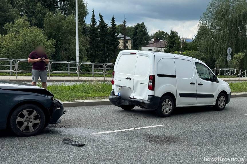 Dwie kolizje, cztery rozbite samochody