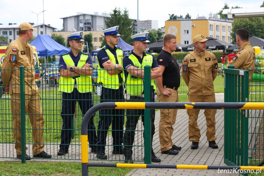 Jak bezpiecznie wyprowadzić samochód z poślizgu? Dzień otwarty w ODTJ w Krośnie [ZDJĘCIA]
