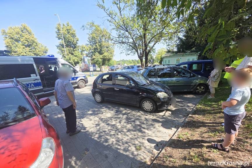 Straciła panowanie nad volkswagenem i uderzyła w zaparkowane auta
