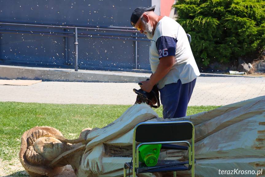 Plener rzeźbiarski w Krościenku Wyżnym na finiszu. Co stworzyli artyści? [ZDJĘCIA]