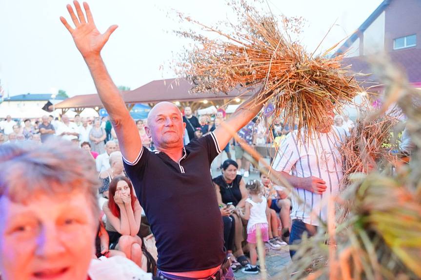 Śpiew, konkursy - biesiadna część dożynek w Jedliczu