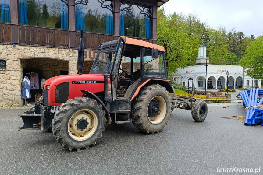 Wypadek w Iwoniczu-Zdroju. Rury uderzyły w przechodniów
