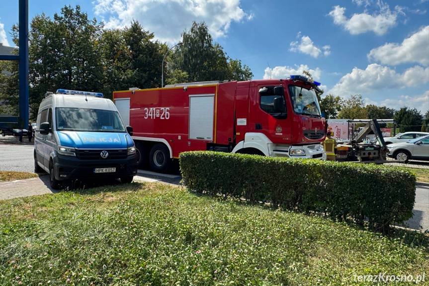 Strażacy gasili płonące śmieci w kontenerze [ZDJĘCIA]