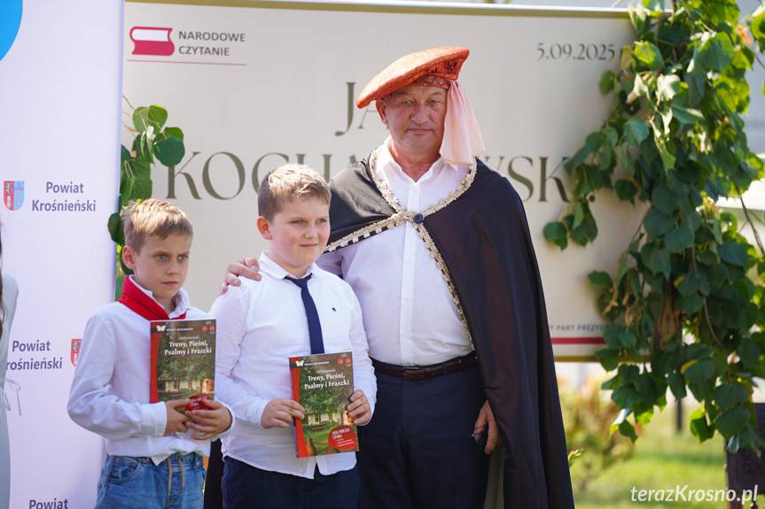 Narodowe Czytanie przed Starostwem Powiatowym w Krośnie