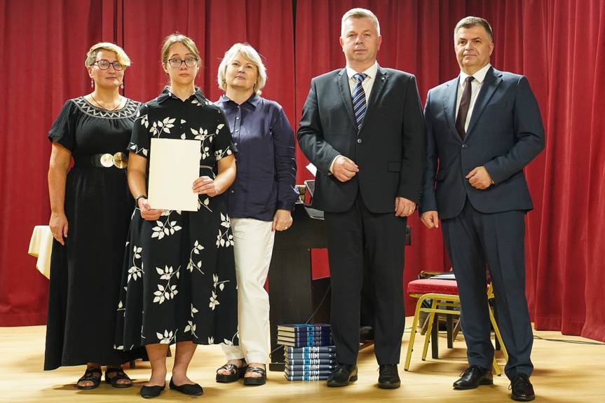 Burmistrz Jedlicza wyróżnił najlepszych uczniów