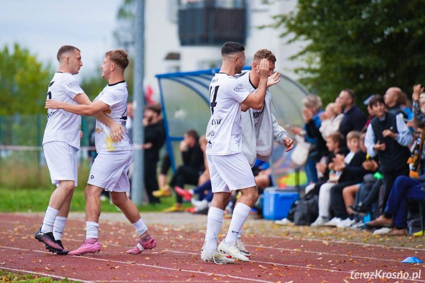 Grad goli w Krośnie - Karpaty rozgromiły Pasję w derbach