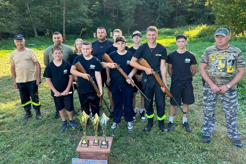 Emocje i precyzja na strzelnicy - młodzieżowe drużyny strażackie rywalizowały w Przybówce