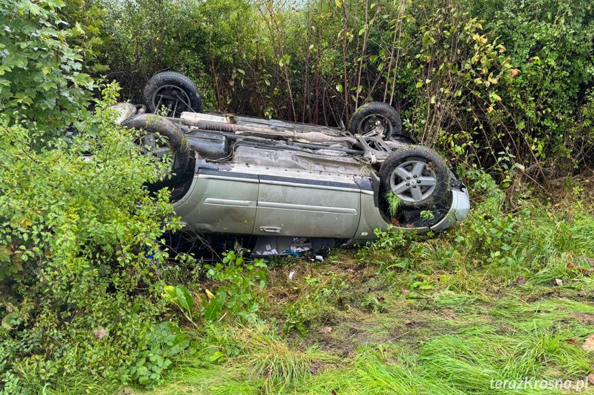 Dachowanie samochodu w Przybówce
