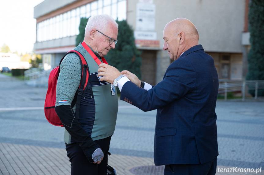 Rowerzyści przemierzają powiat krośnieński