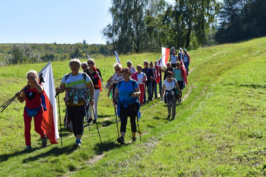 Wędrówka z historią. I Rajd Pieszy "Czy zobaczymy Tatry?"