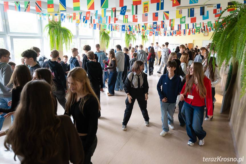Języki obce połączyły młodzież w krośnieńskim "Elektryku" [ZDJĘCIA]