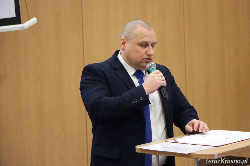 Uzależnienie od smartfonów, komputerów, mediów społecznościowych. Ogromne zagrożenie dzieci i młodzieży