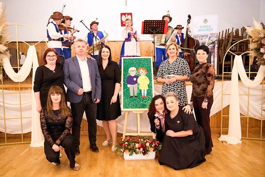 Seniorzy z Gminy Jedlicze spotkali się na inauguracji działalności klubów