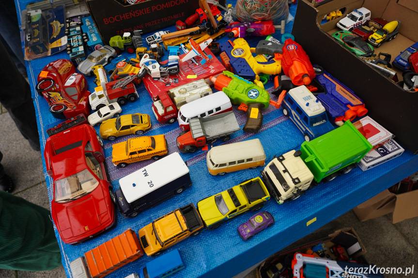 Ostatni w tym roku jarmark staroci odbywa się przed Etnocentrum