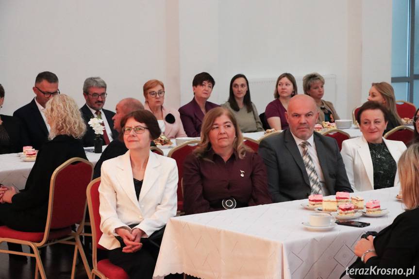 Dzień Edukacji Narodowej. Burmistrz uhonorował nauczycieli z gminy Rymanów [ZDJĘCIA]